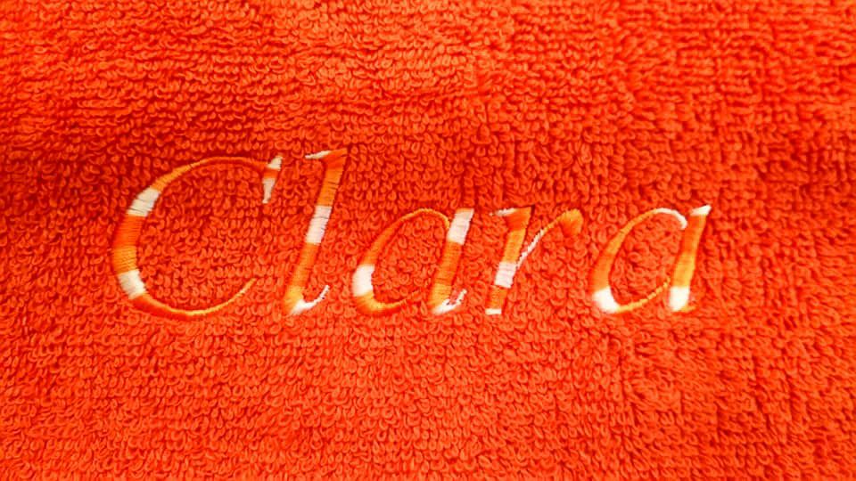 Monogramm-Stickerei von Wohnromantik Schindler - Gardinen, Maßschneiderei und Kostümverleih vom Meisterbetrieb Petra Schindler in Oschatz und Dahlen