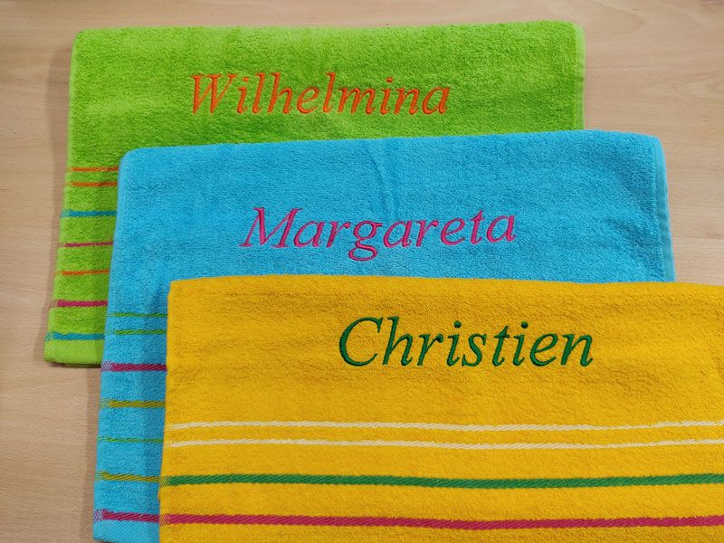 Monogramm-Stickerei von Wohnromantik Schindler - Gardinen, Maßschneiderei und Kostümverleih vom Meisterbetrieb Petra Schindler in Oschatz und Dahlen