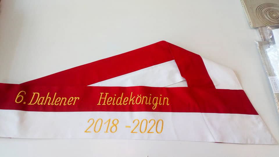Monogramm-Stickerei von Wohnromantik Schindler - Gardinen, Maßschneiderei und Kostümverleih vom Meisterbetrieb Petra Schindler in Oschatz und Dahlen